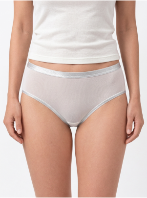 Slip Christine weiss Vorderansicht am Model