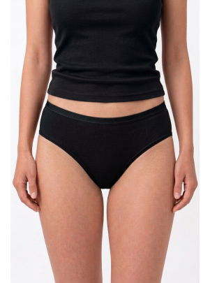 Slip Christine schwarz Vorderansicht am Model