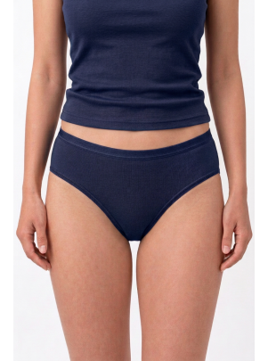 Slip Christine dark-blue Vorderansicht am Model