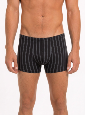 HE-Retro Boxershorts bedruckt schwarz-marine Vorderansicht am Model