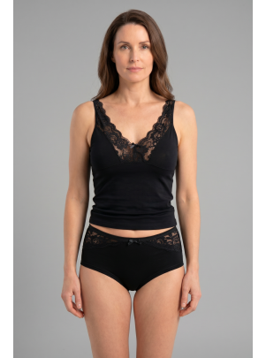 Panty Claudia schwarz Vorderansicht am Model